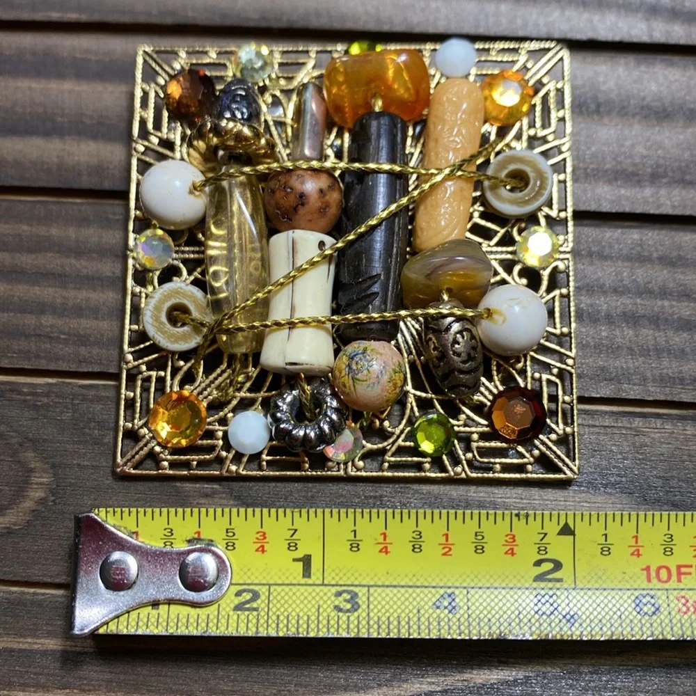Vintage gold-tone collage brooch featuring various beads and gemstones - Picture 4 of 8